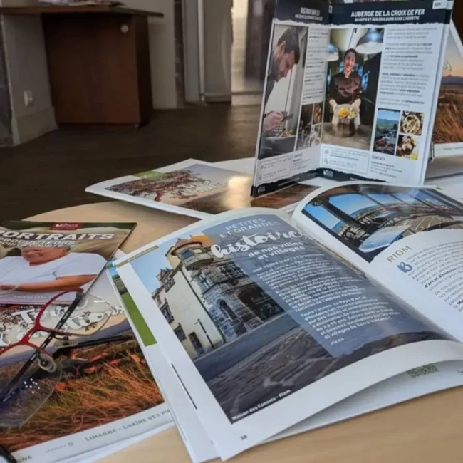 Collection des éditions Terra Volcana, magazines et livrets autour du tourisme créés par Syllab Communication